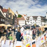 Kulturmarkt auf dem Marktplatz Colditz im Sonnenschein